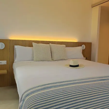 Aparthotel Myo Barcelona & *