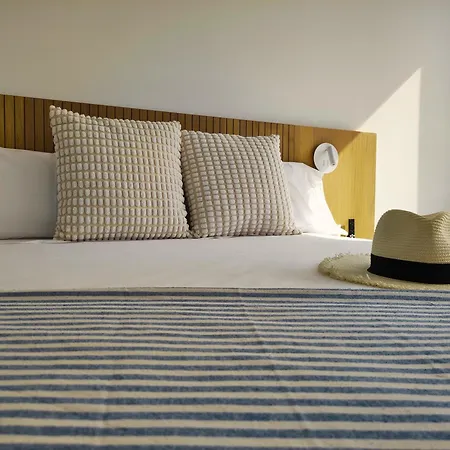 Aparthotel Myo Barcelona & *